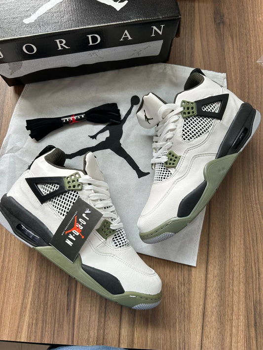 Air Jordan 4 Retro "Seafoam"