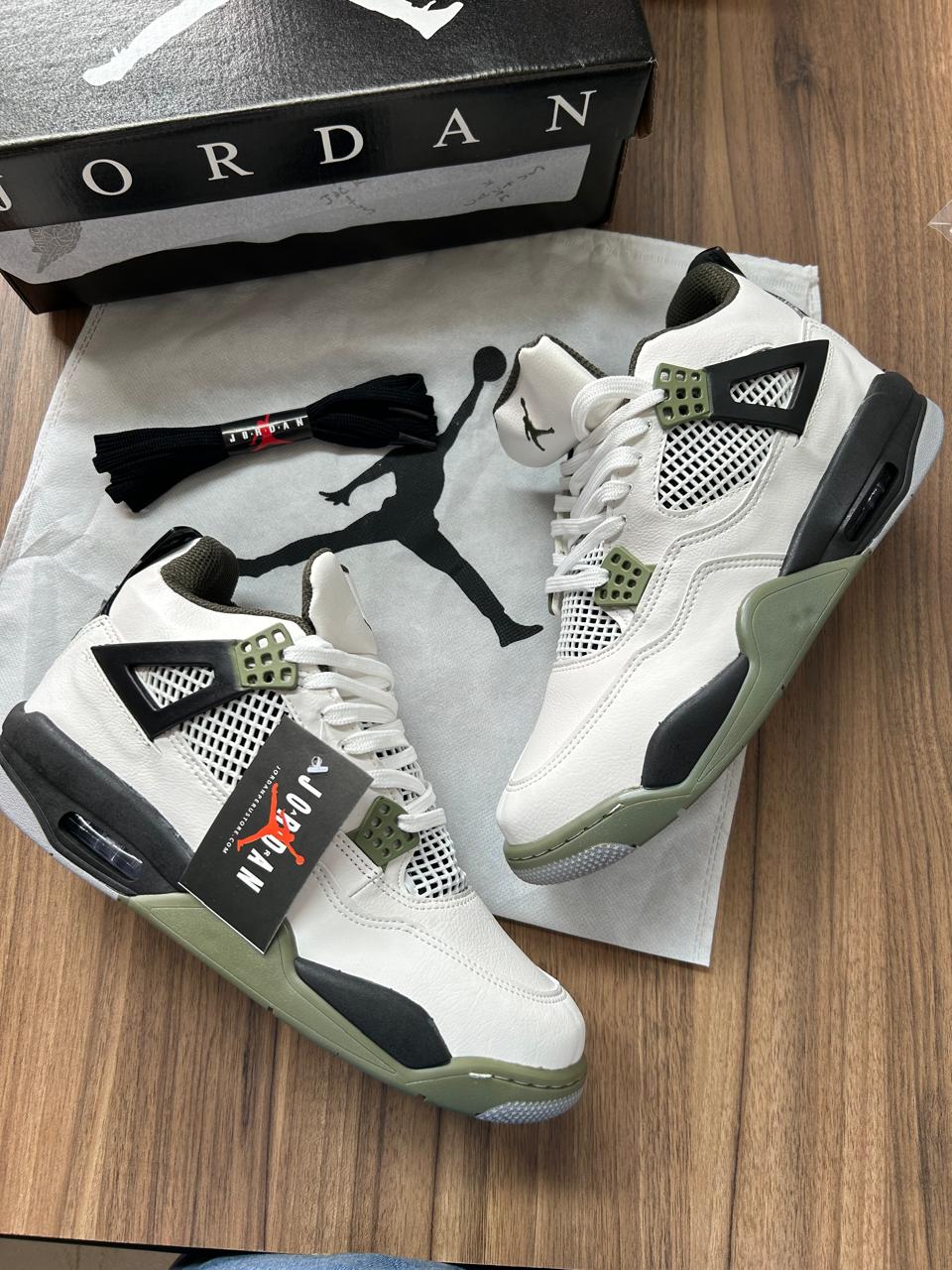 Air Jordan 4 Retro "Seafoam"
